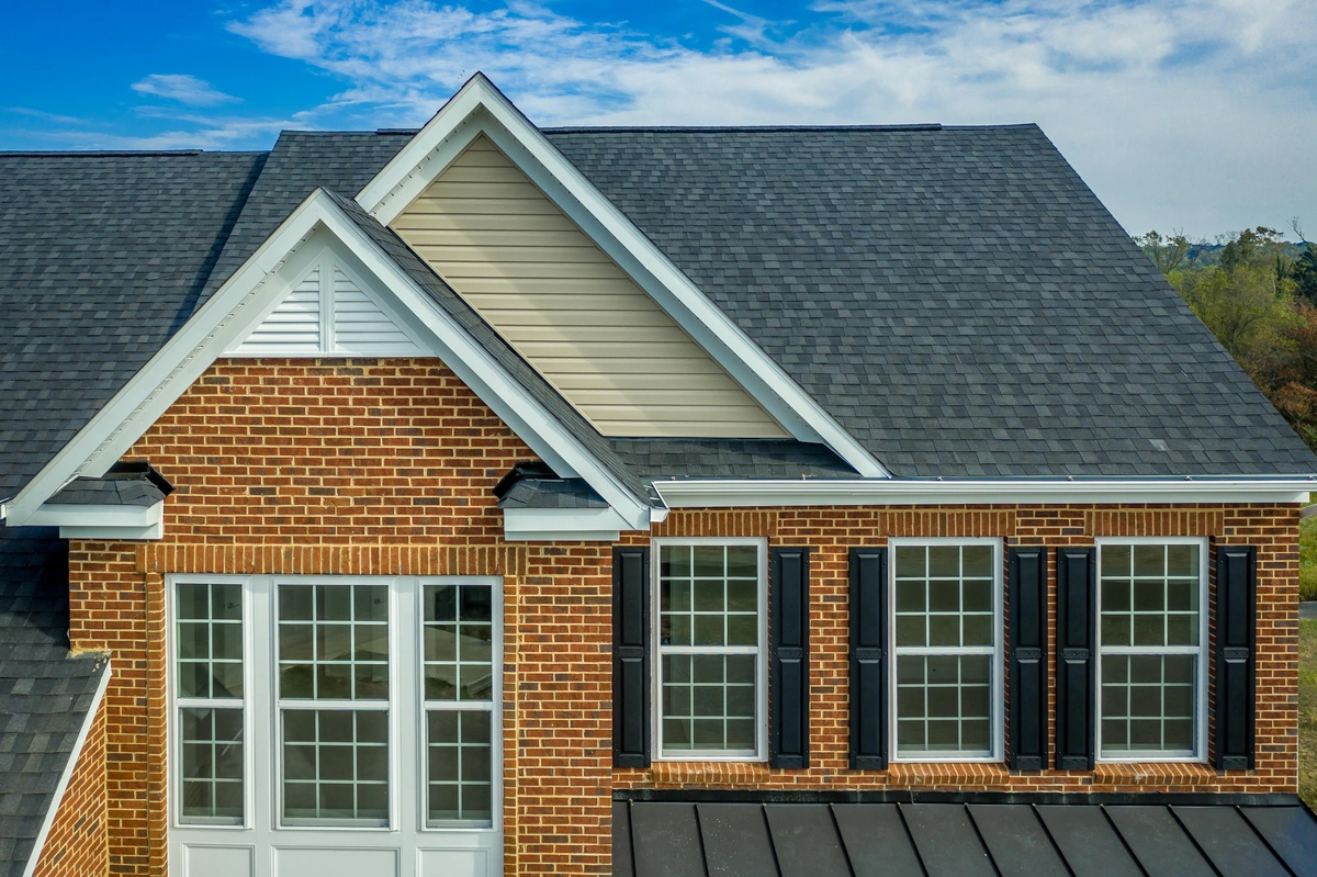 owens vs gaf - shingled roof on a brick home